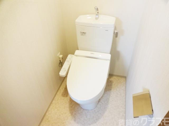 トイレ　温水洗浄便座で綺麗です。