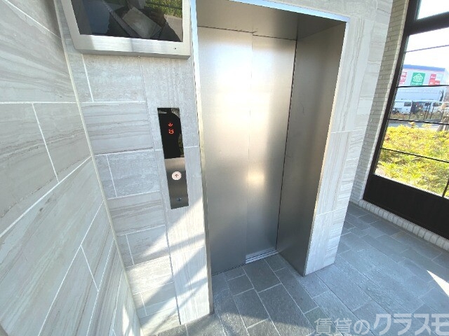 エントランス　エレベーター完備です。