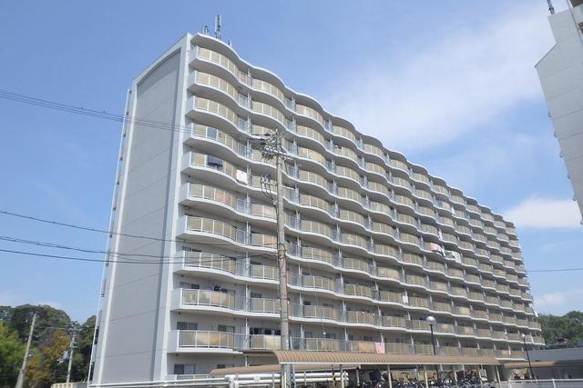 河内長野市小山田町のマンションの建物外観