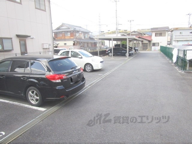 【グランシャリオ北山の駐車場】