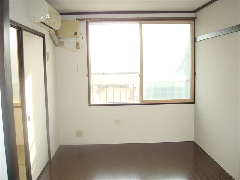 居室・リビング　洋室（6帖）の様子