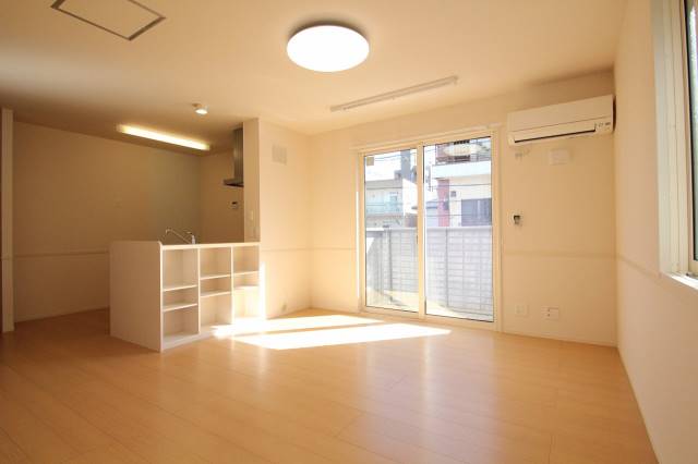 居室・リビング　１０２号室参照