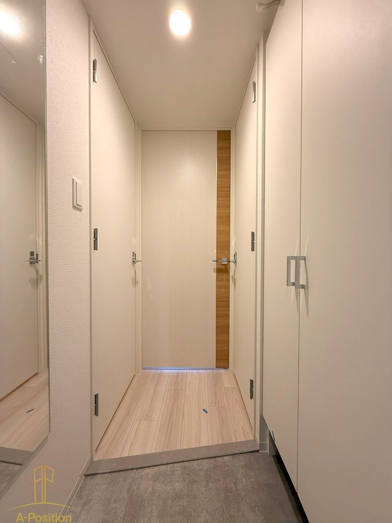 玄関　セレニテ難波グランデノール