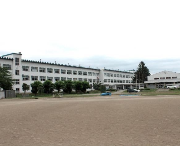 中学校　北上市立北上中学校（中学校）まで1192m