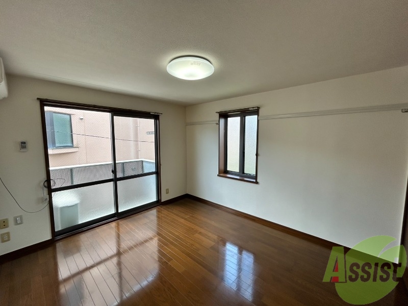 居室・リビング　７．４帖のリビングは広々としていて開放感があります。