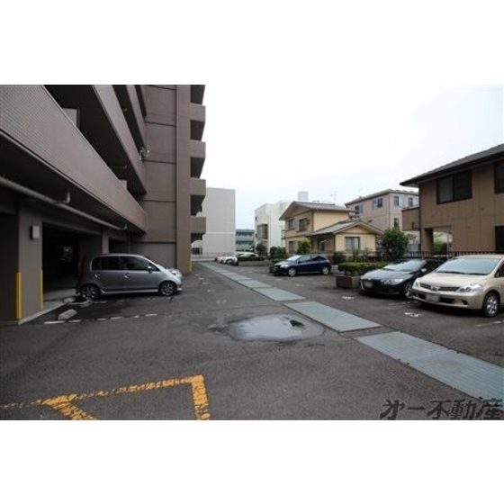 駐車場　駐車場