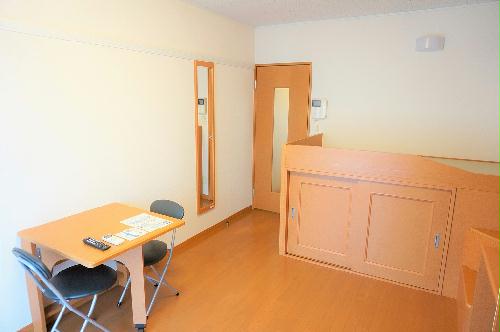 居室・リビング　ハイベッドタイプのお部屋です