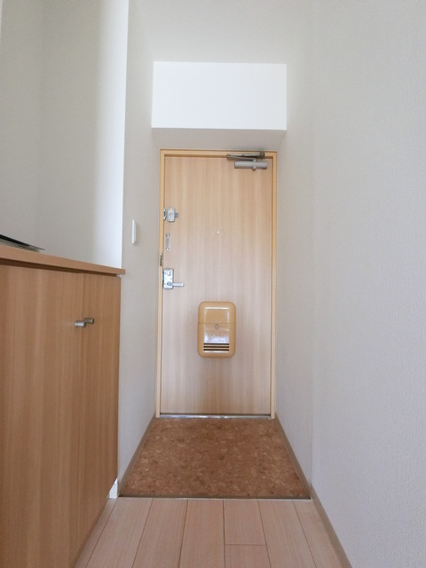 玄関　※別部屋参考写真です。