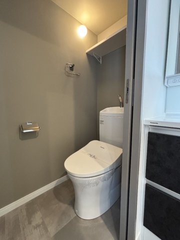 トイレ　【コロネード春日】