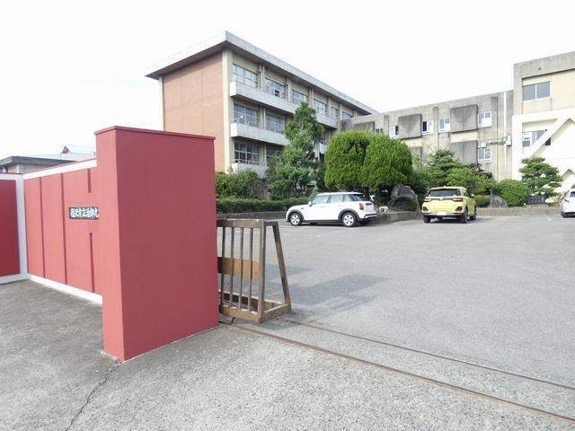 中学校　稲沢市立治郎丸中学校（中学校）まで1652m