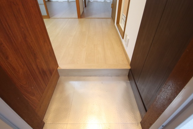 玄関　※別号室参考写真の為現状優先となります