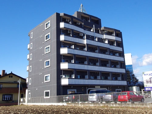 建物外観　ロイヤル金信4