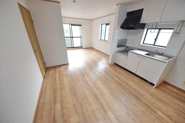 居室・リビング　201号室参考写真