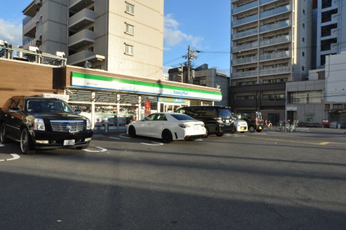 コンビニ　ファミリーマート桜川二丁目店（コンビニ）まで347m