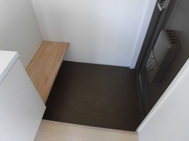 玄関　同物件別号室の写真です。