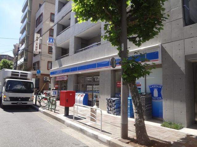 中学校　中央区立日本橋中学校（中学校）まで834m