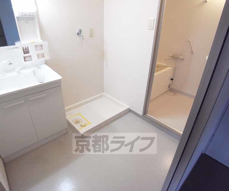 その他設備　便利な洗面脱衣所に洗濯機置き場があります。