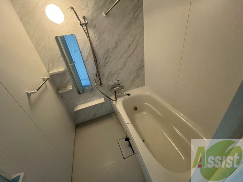 バス・シャワールーム　お風呂になります。一日の疲れを癒してくださいね。