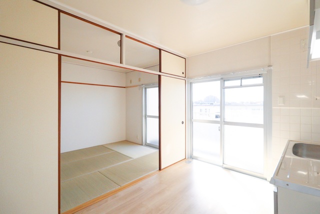 居室・リビング　ふすまを開けて広くお使いいただけます