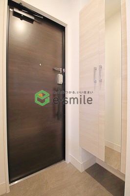 玄関　収納もある玄関です　※イメージ写真、現況優先
