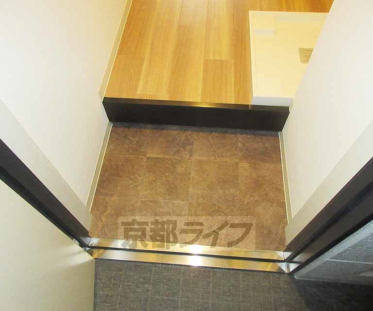 玄関　段差も少なめ