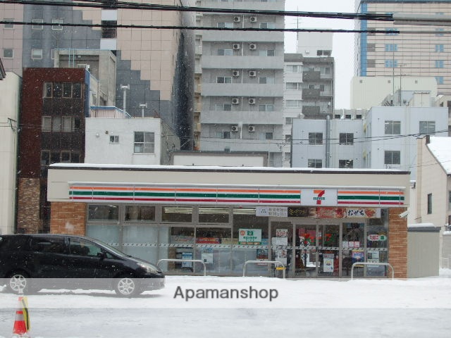 コンビニ　セブンイレブン（コンビニ）まで207m