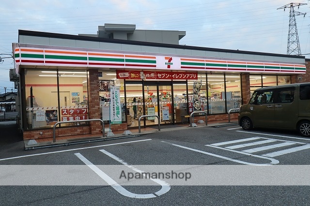 コンビニ　セブンイレブン（コンビニ）まで447m