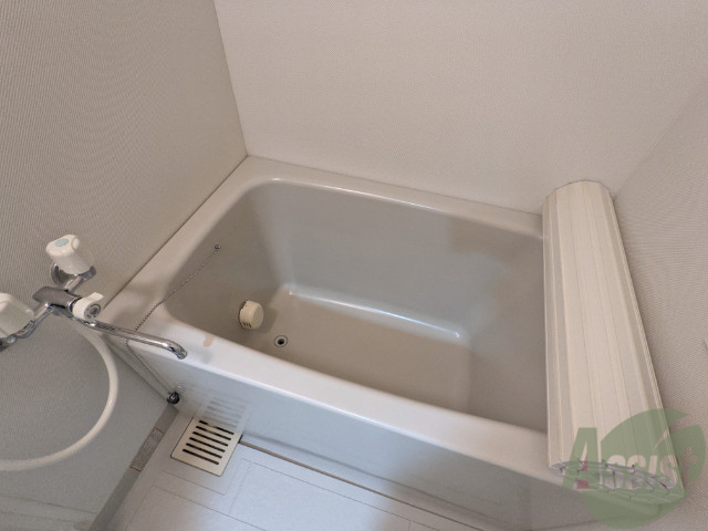 バス・シャワールーム　一日の疲れはこちらのお風呂で癒してください。