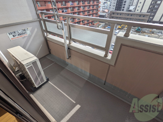 バルコニー　バルコニーは奥行きがあるので作業がしやすそうです。