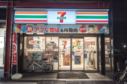 コンビニ　セブンイレブン神田小川町2丁目店（コンビニ）まで197m