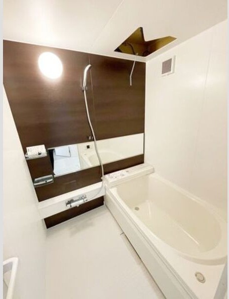 バス・シャワールーム　追い焚き機能付きのお風呂です♪