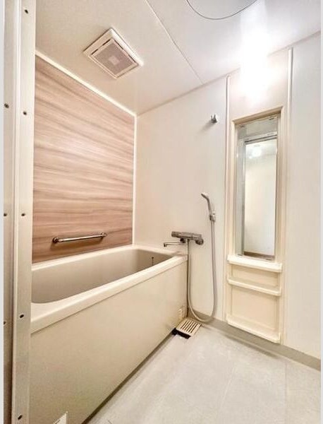 バス・シャワールーム　落ち着いた空間のお風呂です