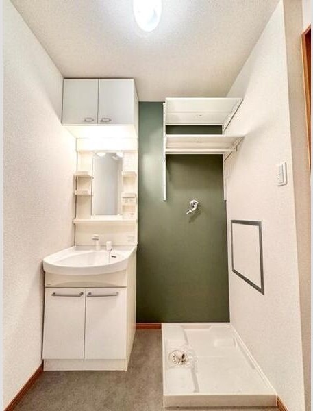 洗面設備　スペースが確保できる洗面所です