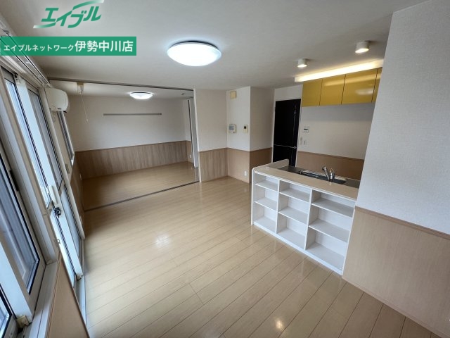 居室・リビング　同建物別部屋写真です