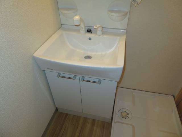 洗面設備　シャンプードレッサー付き洗面台