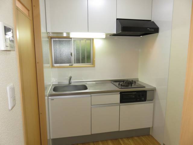 居室・リビング　洋室とキッチンが仕切られています。