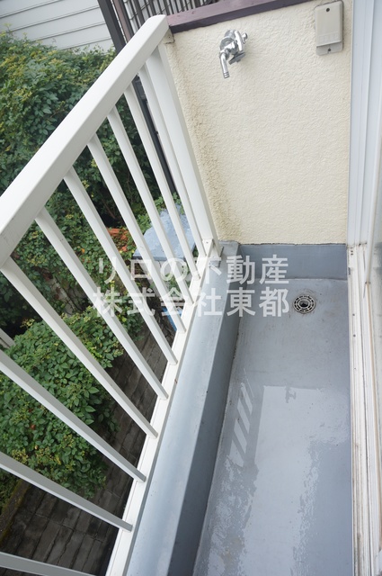 バルコニー　お天気のいい日は洗濯物も気持ちよく干せますね！