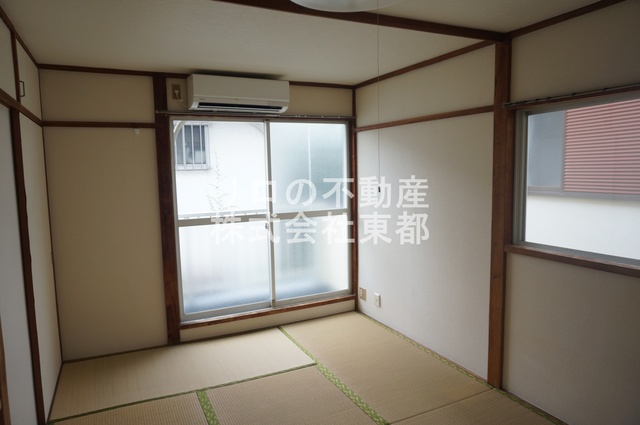 居室・リビング　２面採光なので、明るく風通しのよい過ごしやすいお部屋です♪