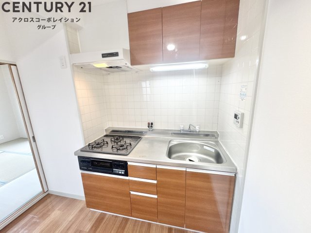 キッチン　収納豊富で作業スペースありのキッチン♪