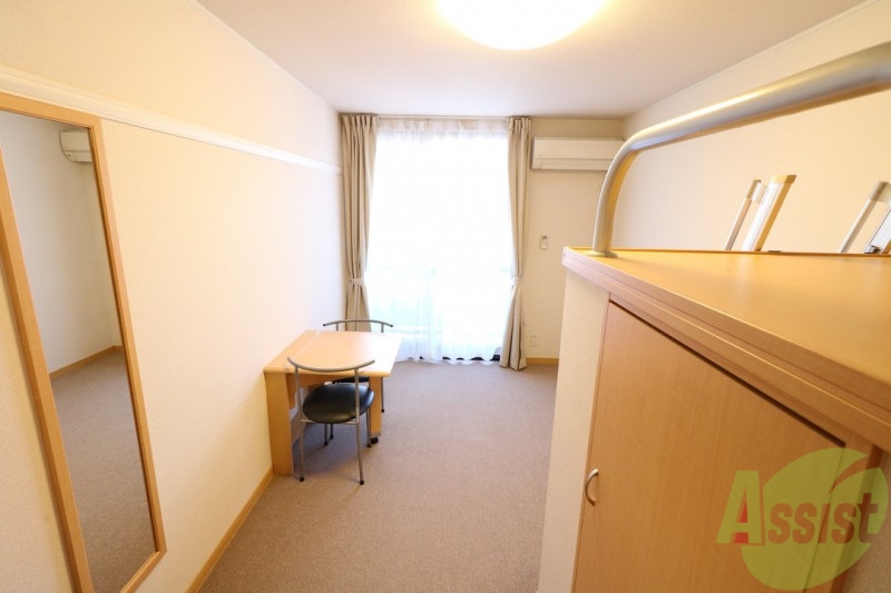 居室・リビング　同タイプ物件の為、形状や間取寸法、色調等が実際とは異なります