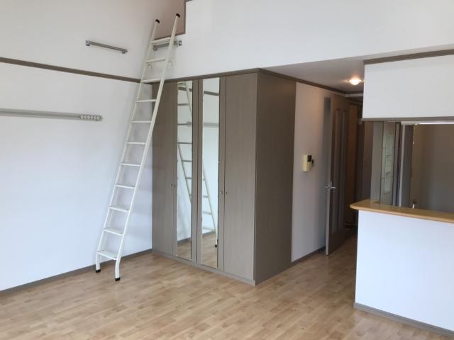 居室・リビング　室内