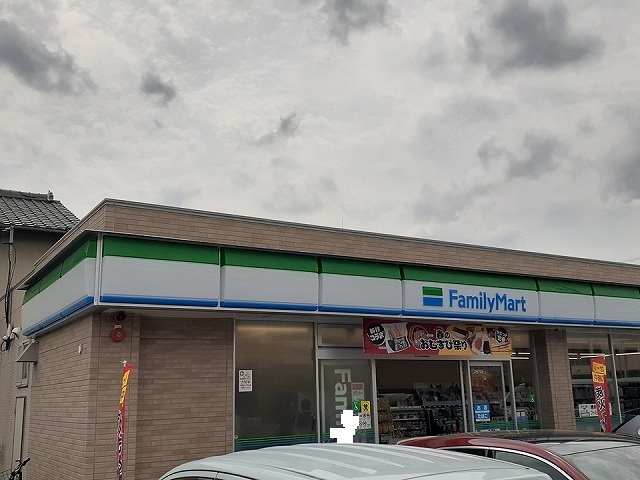 コンビニ　ファミリーマート（コンビニ）まで850m