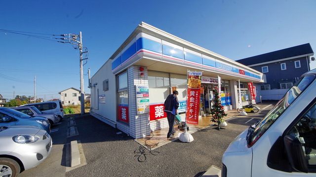 コンビニ　ローソン東松山高坂店（コンビニ）まで560m