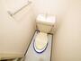 トイレ　ペーパーホルダーがあって便利です