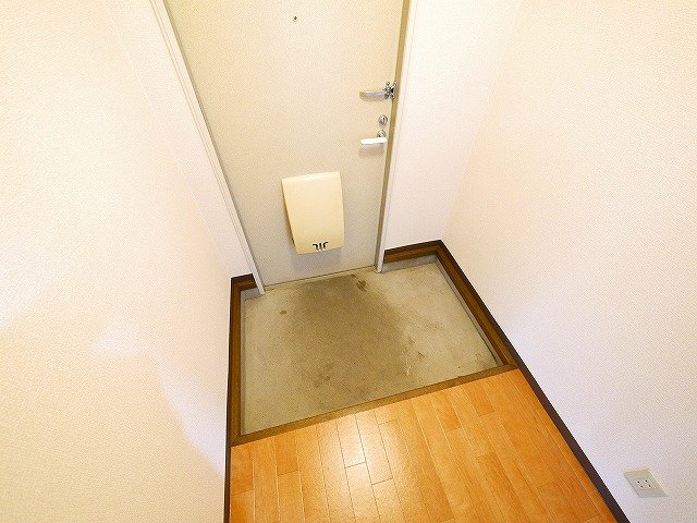 玄関　広い土間にはお好きな靴箱を置いていただけます
