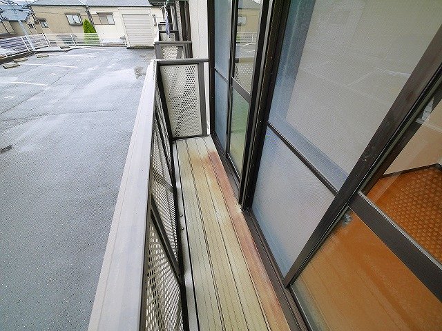 バルコニー　お洗濯にも活躍する広いバルコニー