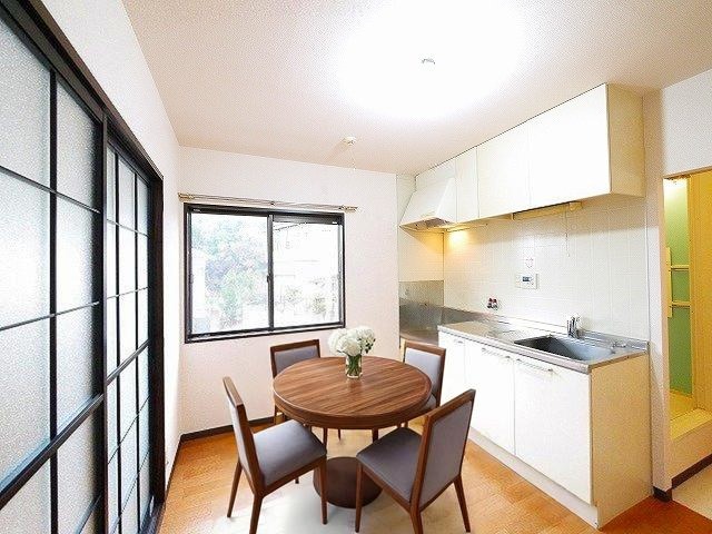 居室・リビング　CGで家具等を配置したもので家具等は含まれません