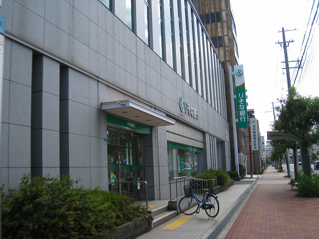 銀行　りそな銀行布施口支店（銀行）まで27m