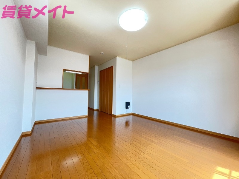 居室・リビング　反転タイプ参考写真