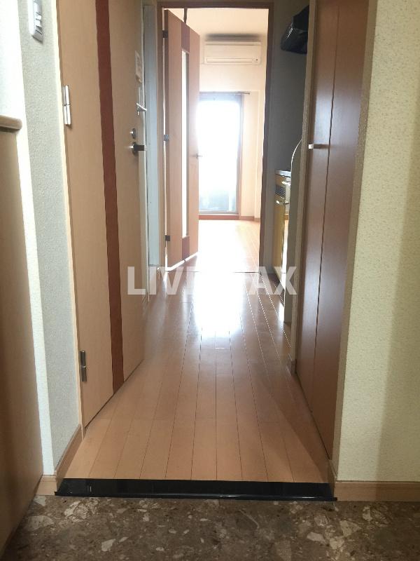 玄関　※別部屋の写真になります